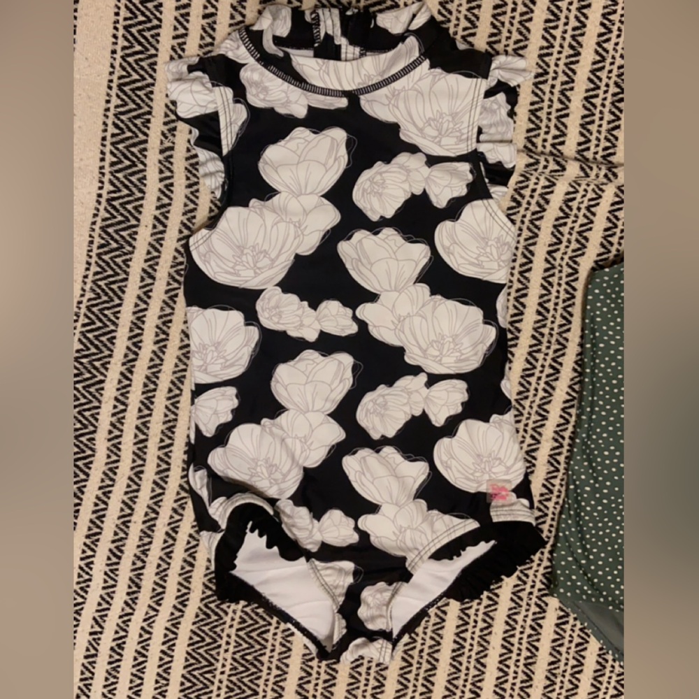 2 Girls swimming suits size 7. Never worn. Ruffle Butts/H&M.